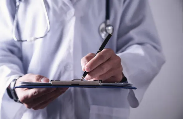 Опасность ишемического инсульта и онемение лица как повод для госпитализации